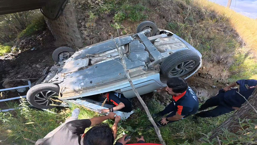 Bayburtta Dugun Konvoyunda Kaza Gelin Ve Damat Yaralandi1