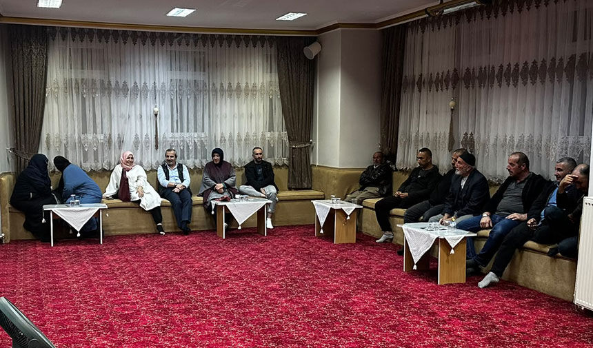 Tuzcuzade Sakinleri Toki Gorusmesi Oncesi Mahalle Odasinda Bulustu3