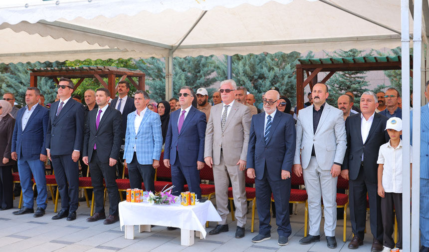 39 Ahilik Haftasi Bayburtta Kutlandi Yilin Ahisi Metin Ozyurta Kaftan Giydirildi