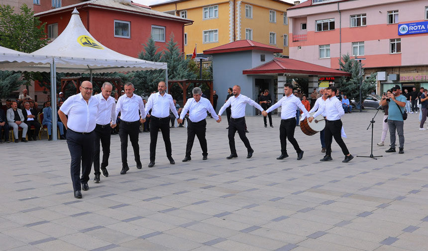 39 Ahilik Haftasi Bayburtta Kutlandi Yilin Ahisi Metin Ozyurta Kaftan Giydirildi1