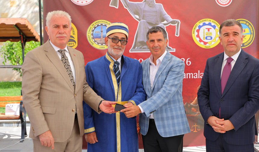 39 Ahilik Haftasi Bayburtta Kutlandi Yilin Ahisi Metin Ozyurta Kaftan Giydirildi2