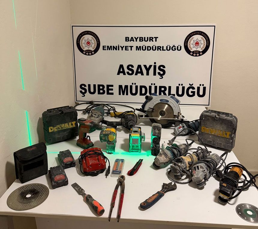 Bayburttan 120 Bin Tl Degerindeki Malzemeyi Calan Supheli Kosede Yakalandi1