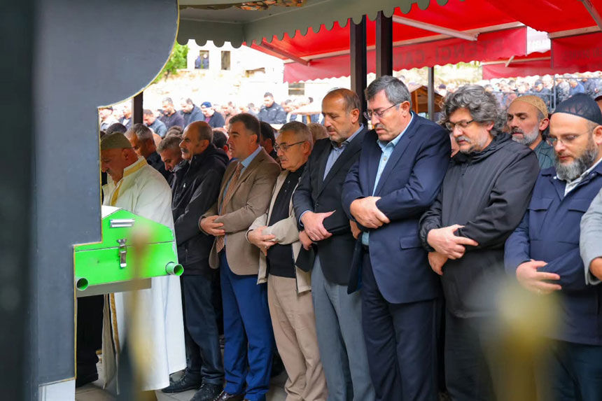 Ferdi Kiki Dualarla Son Yolculuguna Ugurlandi1