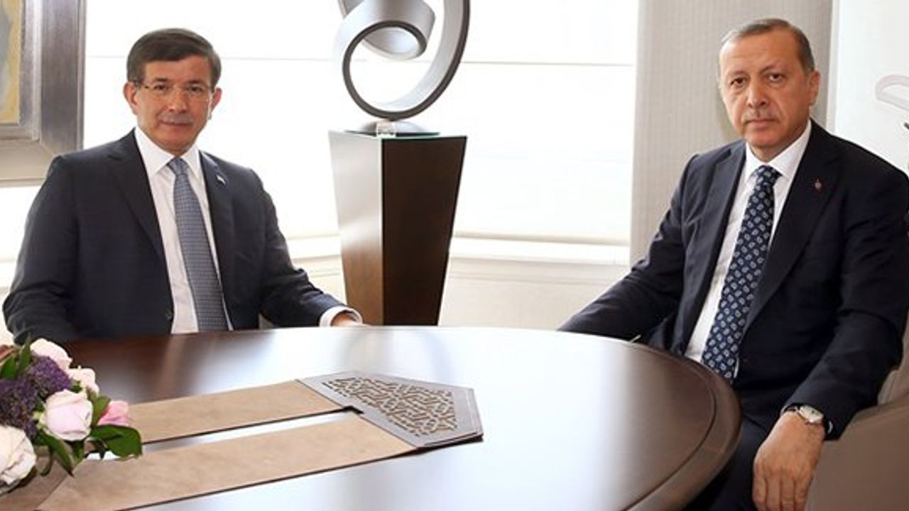 Başbakan Ahmet Davutoğlu yeni kabineyi açıkladı
