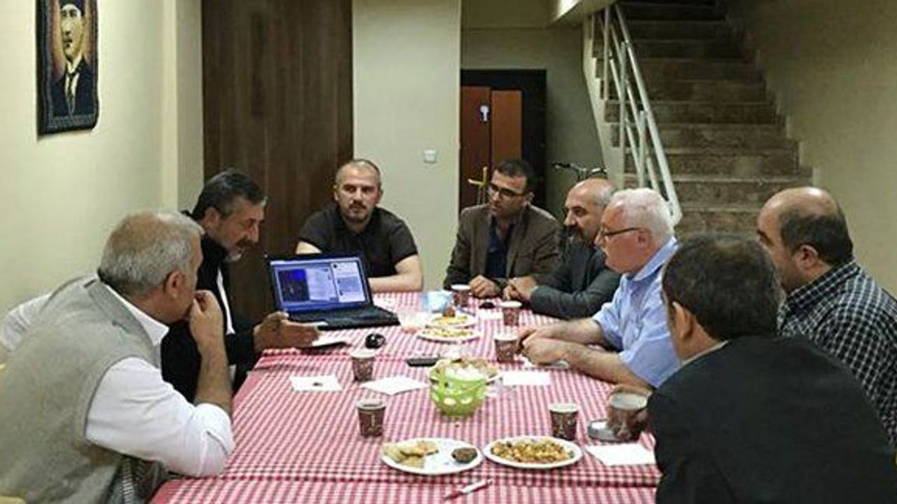 "40 Fotoğraf Üzerine Yazılar" için toplandılar