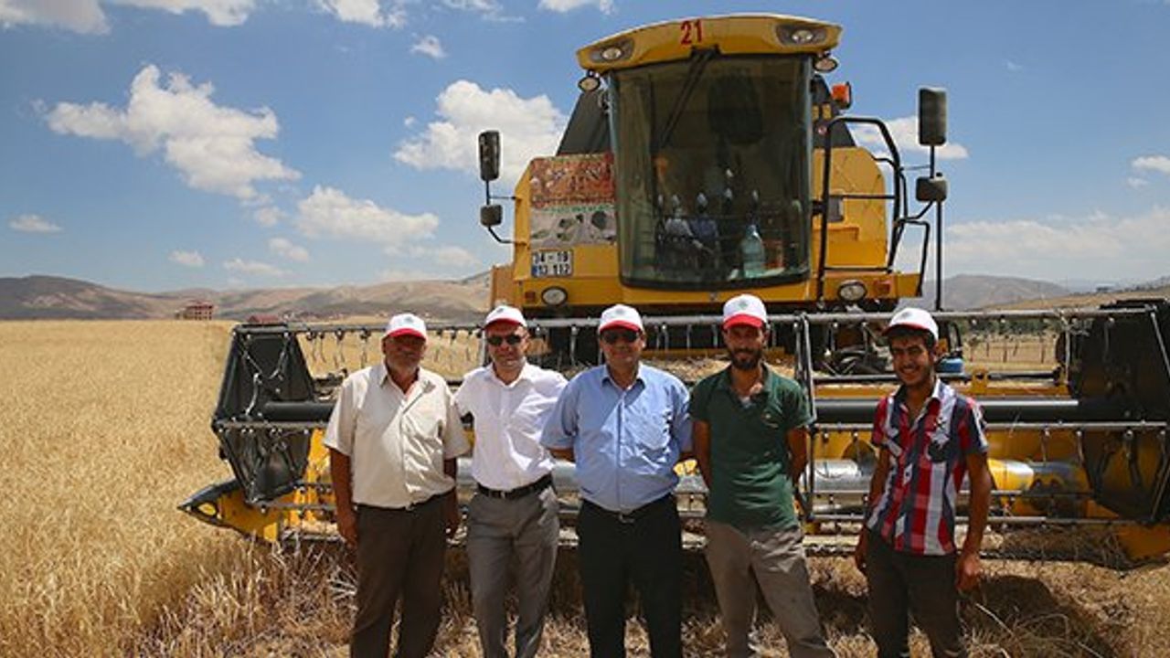 Çiftçinin kredi borçları 1 yıl erteleniyor
