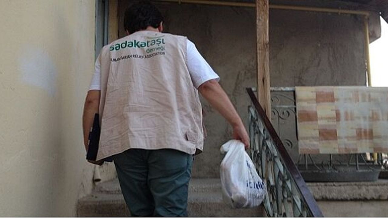 İki dernekten bağış dayanışması