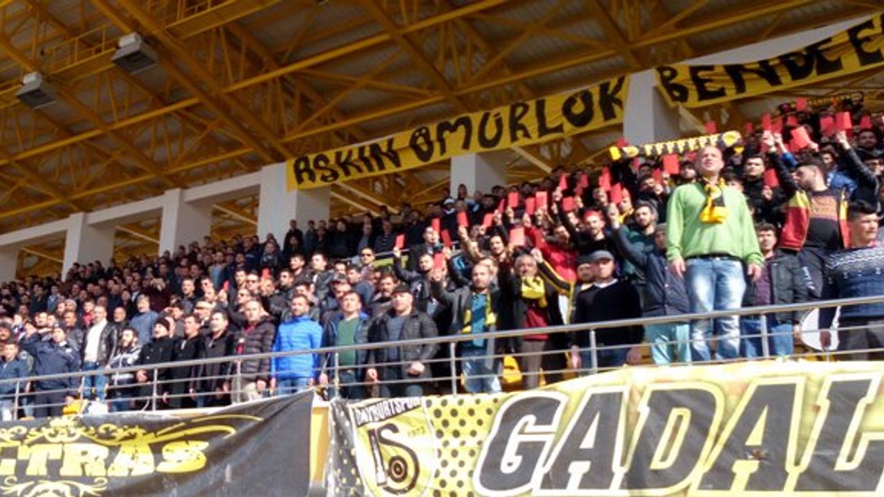 Forza Gadalar'dan "kırmızı kart" protestosu
