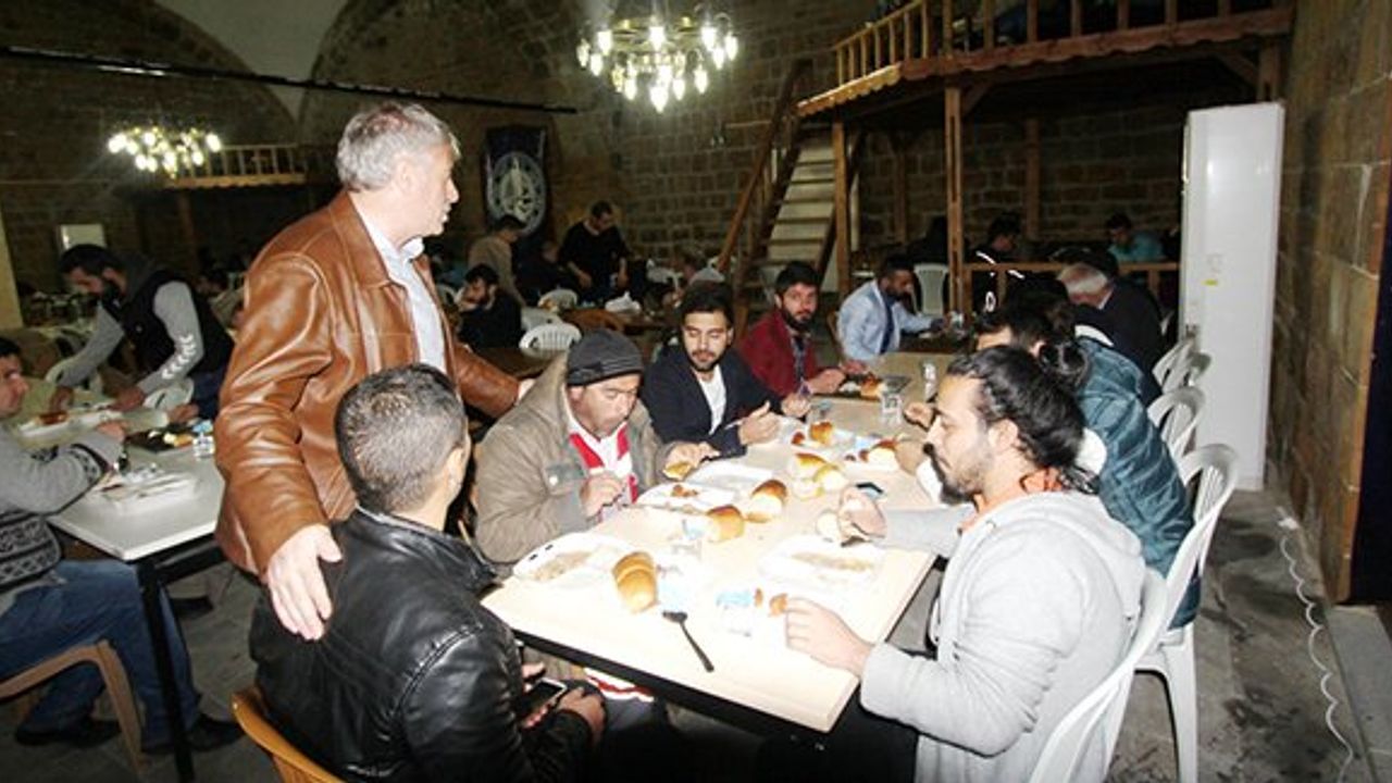 Başkan Memiş, Taşhan'da iftar açtı