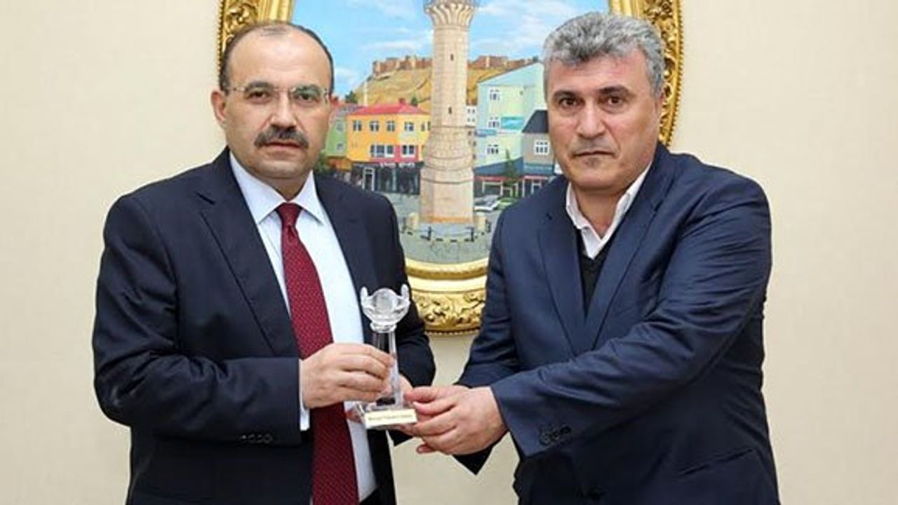 Bilinçli Tüketici Ödülü Cengiz Kaçmaz'a