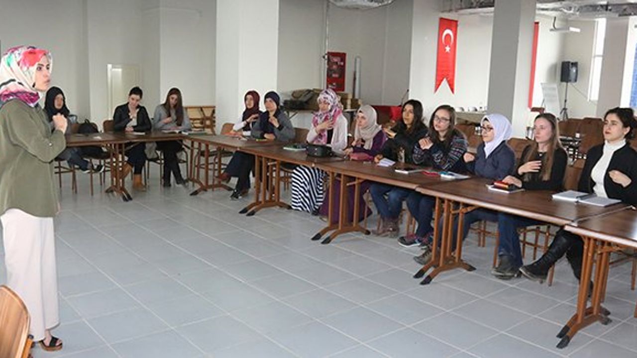Üniversite öğrencileri işaret dili öğreniyor