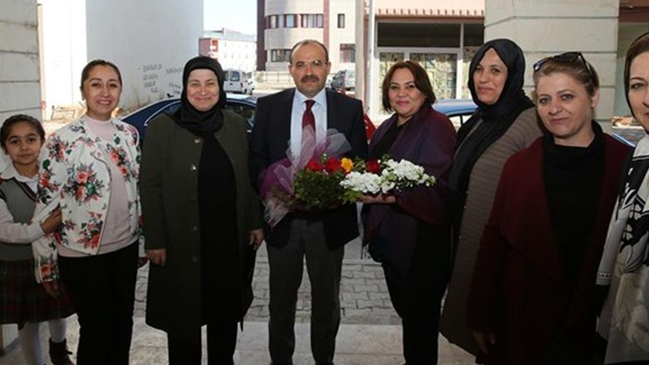Vali Ustaoğlu'ndan, 'Kadınlar Derneği'ne ziyaret