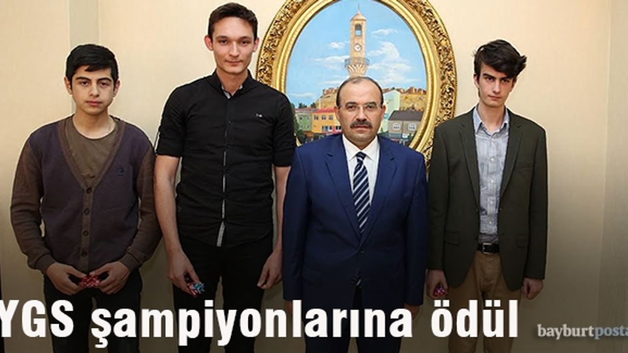Ustaoğlu, YGS’de derece yapan öğrencileri ödüllendirdi