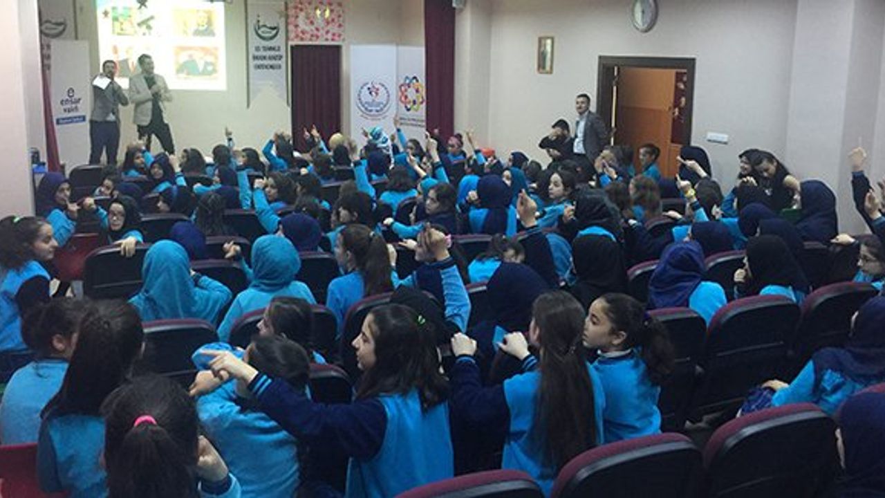 Örnek öğretmen Emre Özel'den “Ben Kimim?” semineri