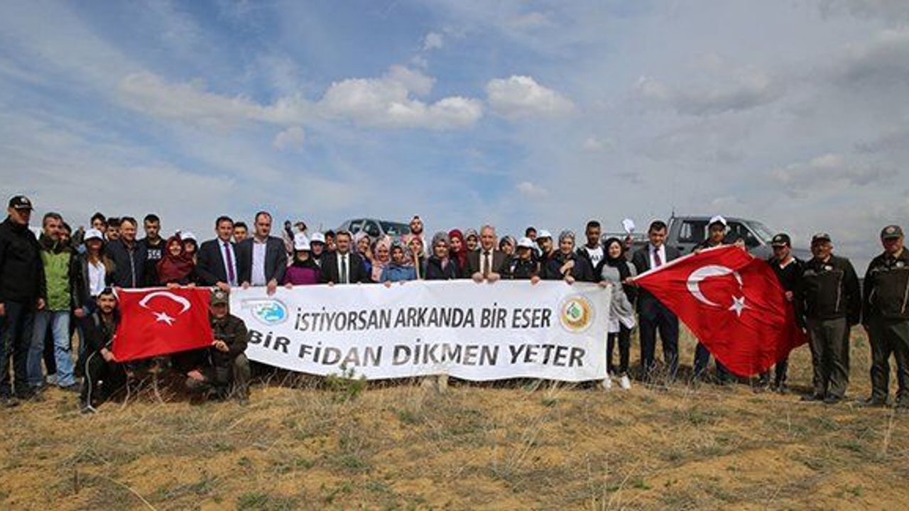 Öğrenciler Baberti Külliyesi'ni yeşertiyor