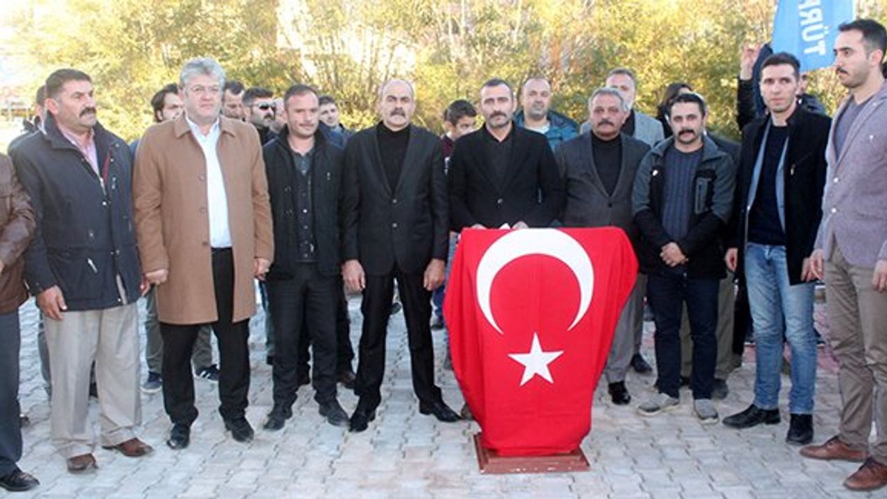 Kamu-Sen: "Türk milletinin hafızasından, andımızı söküp çıkaramayacaksınız"