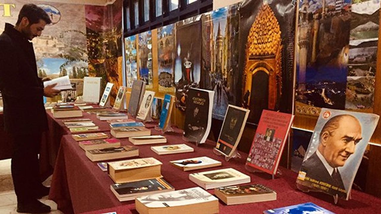 Bayburt Kütüphanesi’nden ‘Atatürk’ konulu kitaplar sergisi