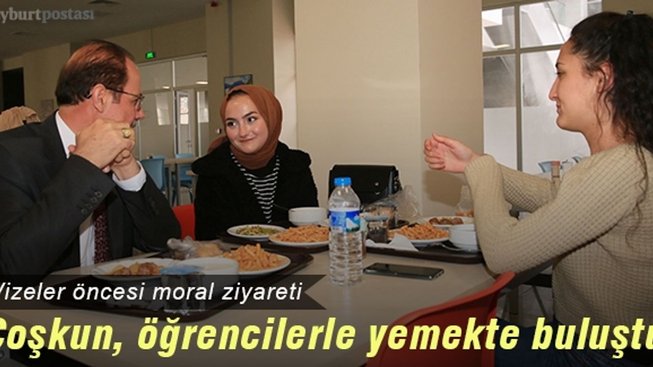 Rektör Coşkun, öğrencilerle yemekte buluştu