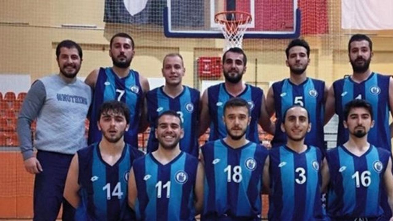 Bayburt Üniversitesi Basketbol Erkek Takımı bölge ikincisi
