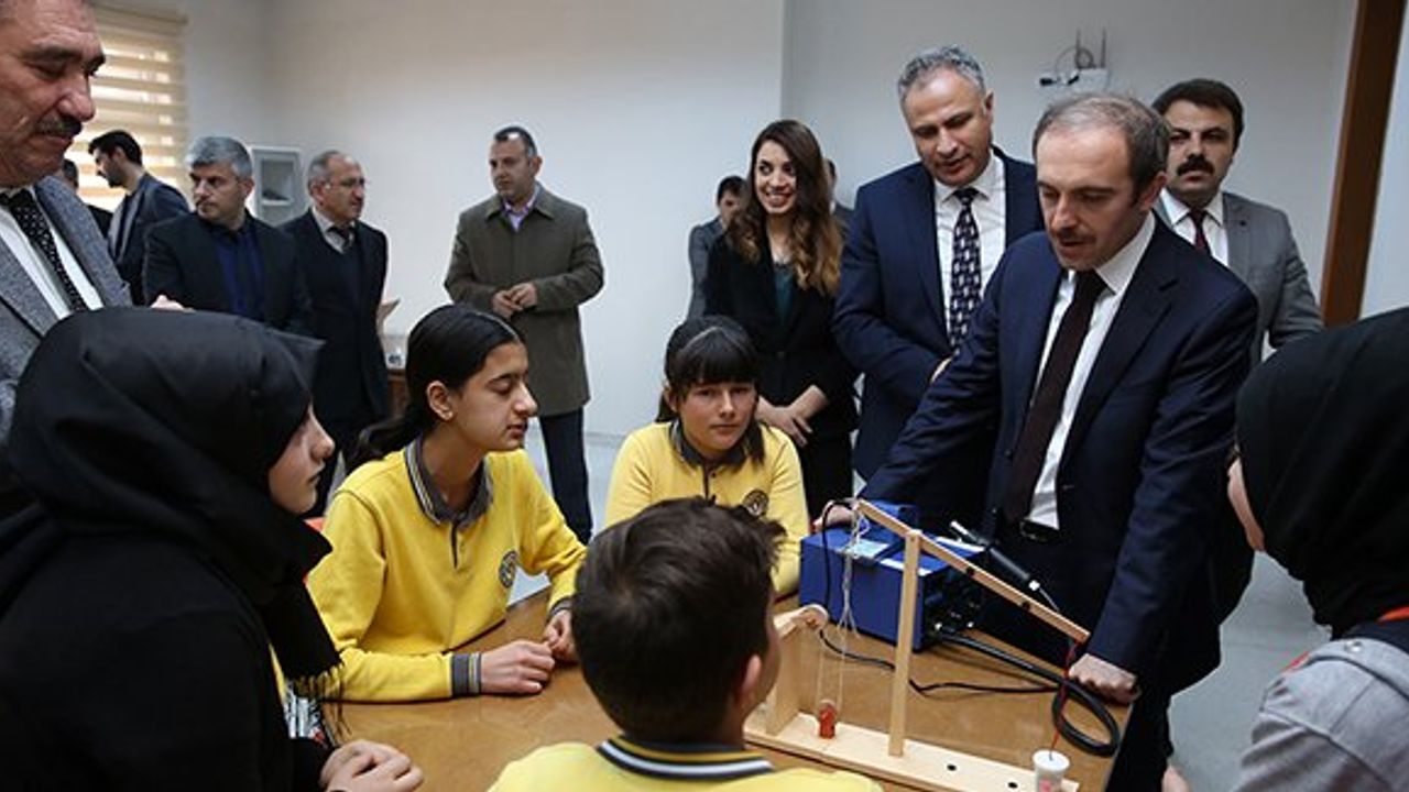Vali Epcim, STEM Atölyesi'nin açılışını yaptı