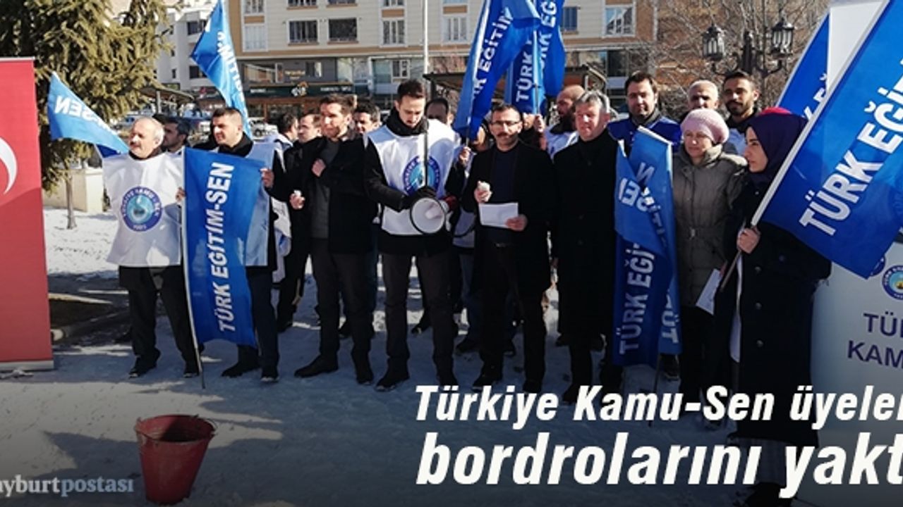 Türkiye Kamu-Sen üyeleri bordrolarını yaktı