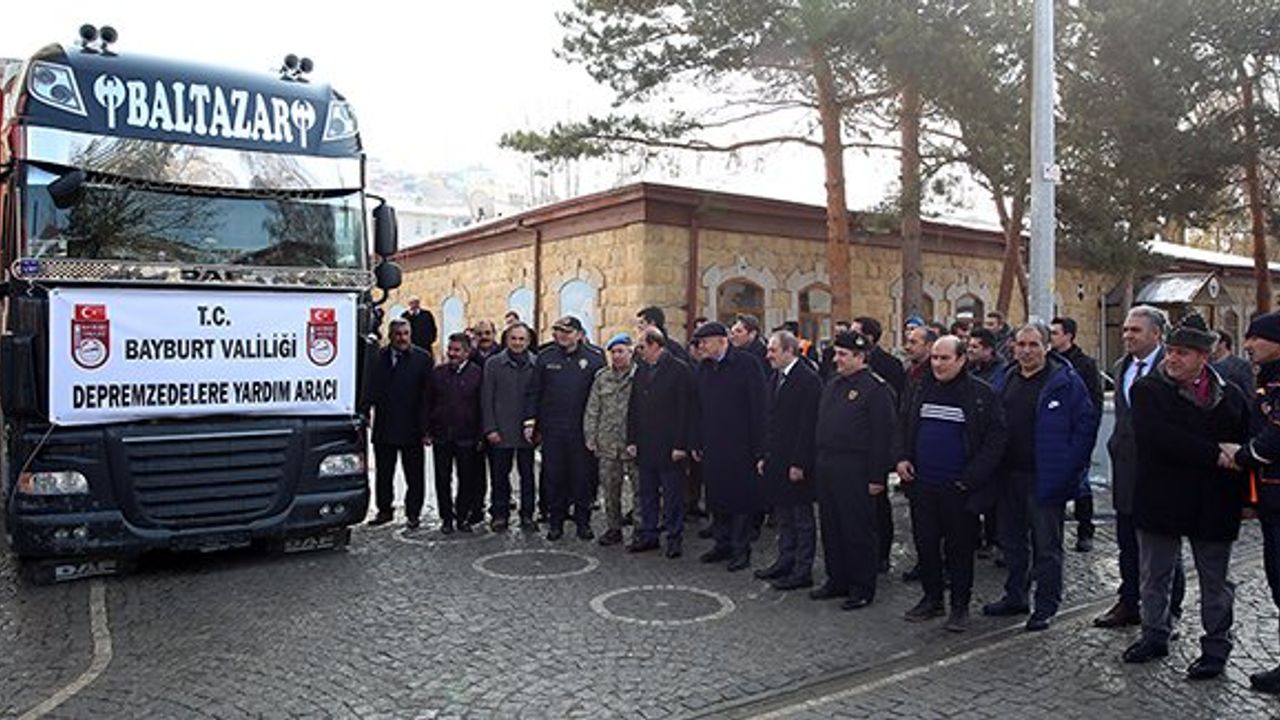 Bayburt'tan Deprem Bölgesine Yardımlar Devam Ediyor