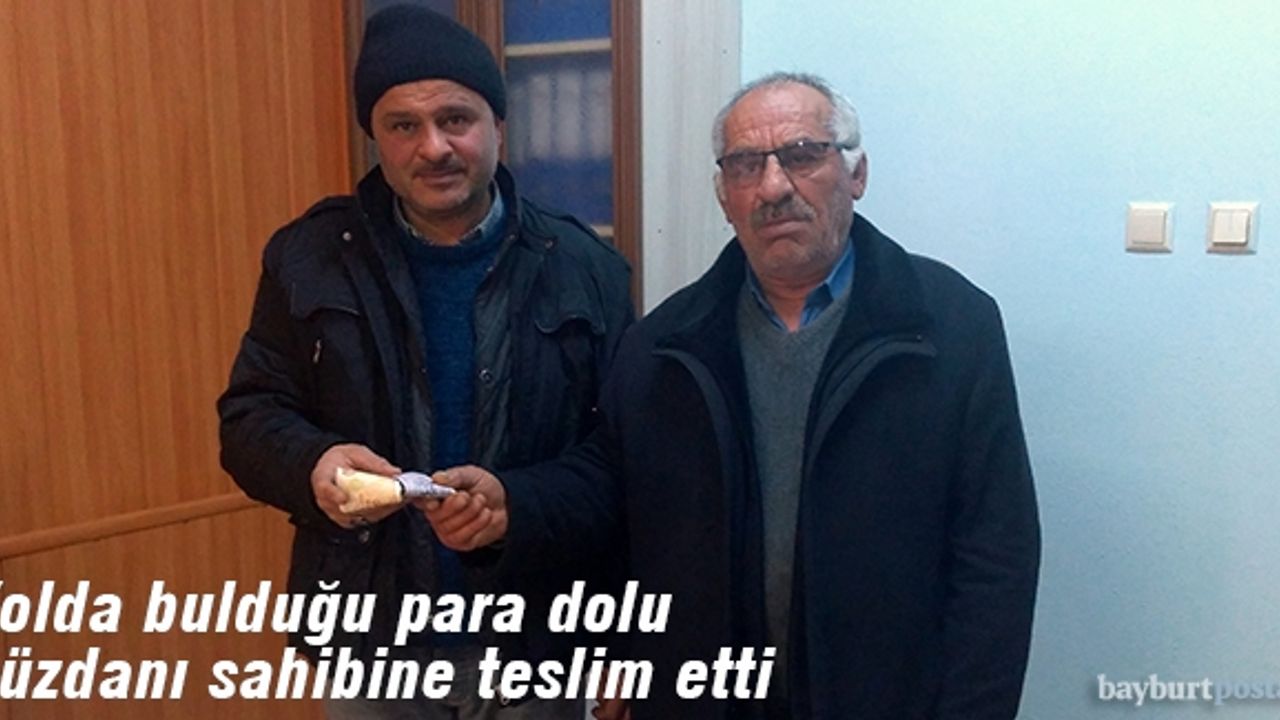 Yolda bulduğu para dolu cüzdanı sahibine teslim etti