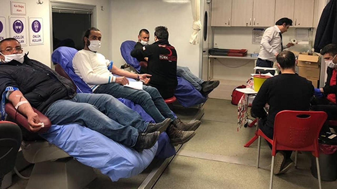 Müftülük personeli Kızılay’a kan bağışında bulundu