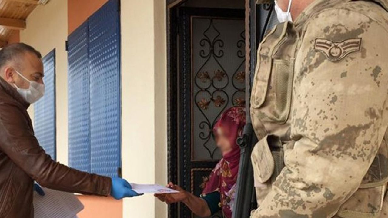 Sosyal yardımlar evlerde teslim ediliyor