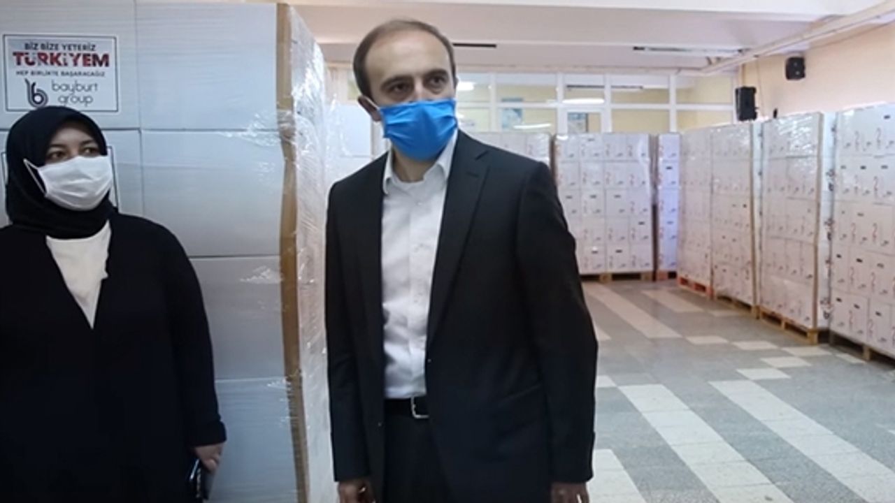 Vefa Grubu 1000’e yakın aileye erzak ulaştırdı