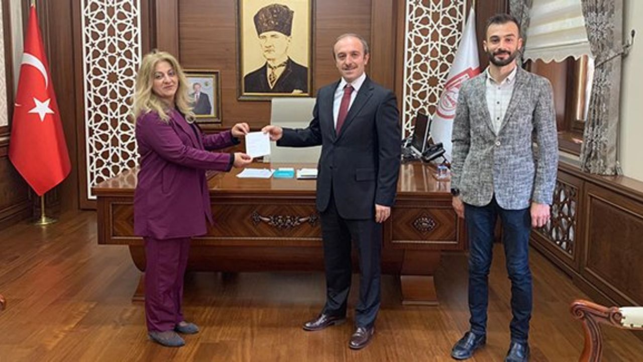 Vali Epcim'den Türk Kızılayı'na Kurban Bağışı