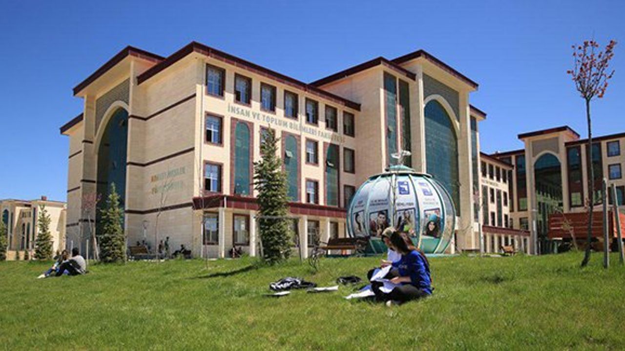 Bayburt Üniversitesi Lisansüstü Programlarına Yoğun İlgi