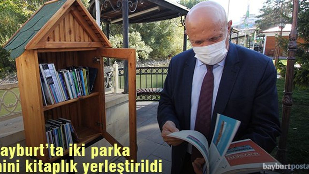 Bayburt'ta iki parka mini kitaplık yerleştirildi