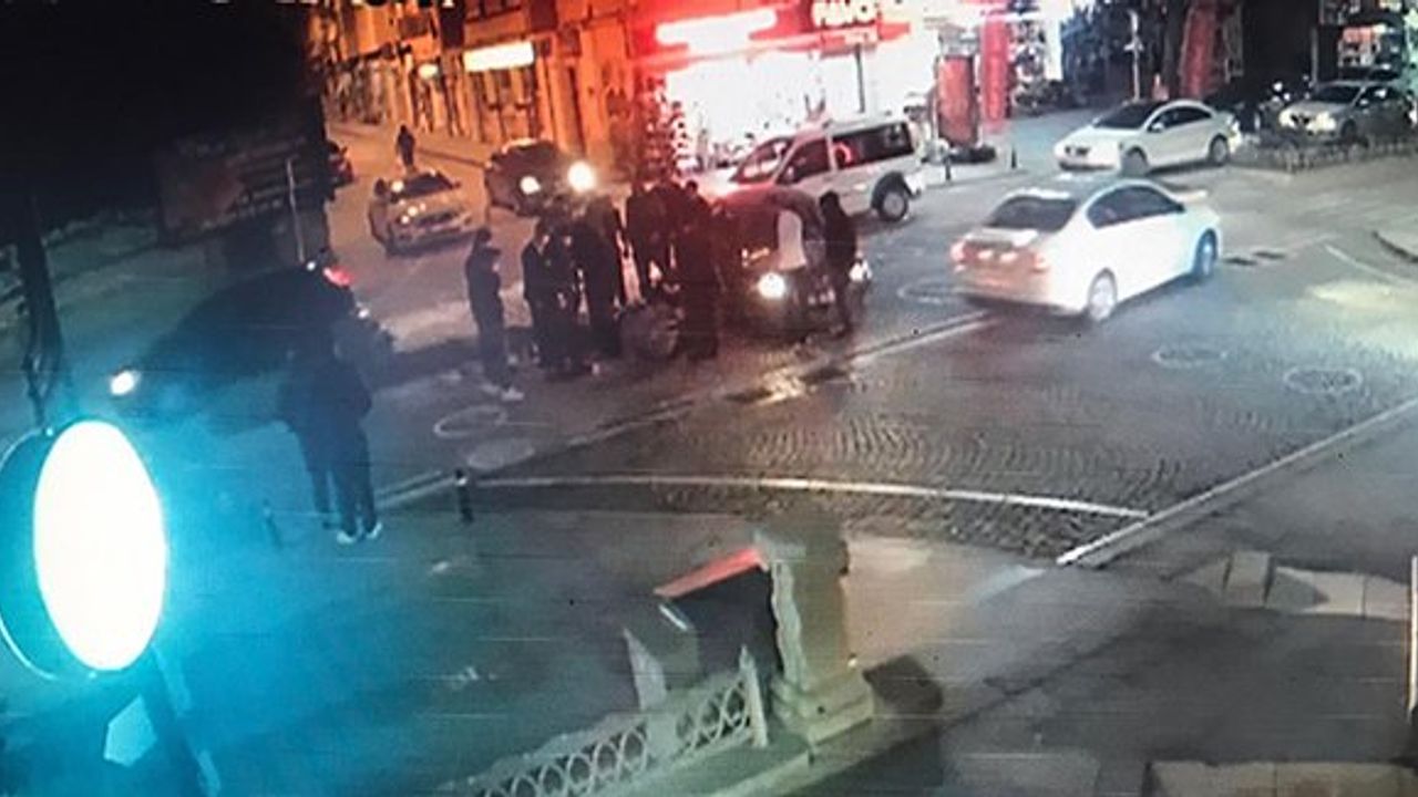 Araca Çarpan Motosiklet Sürücüsü Takla Attı