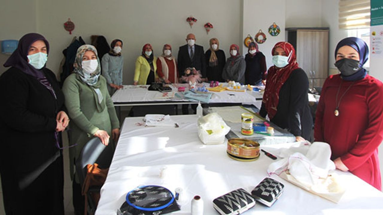 Bayburt Belediyesi Aile Yaşam Merkezi’nde Eğitim Kursları 