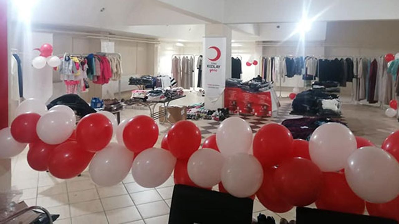 Türk Kızılayı, Demirözü'nde butik mağaza açtı