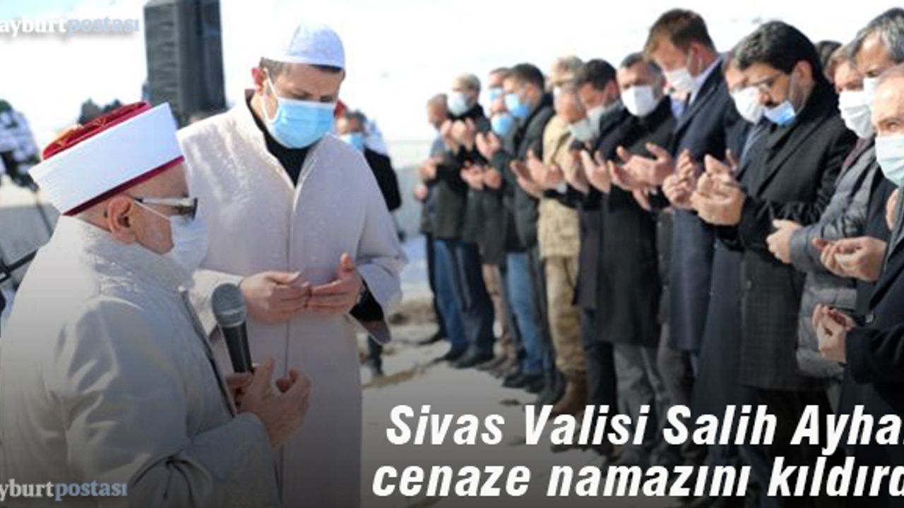 Vali Ayhan, babasının cenaze namazını kıldırdı