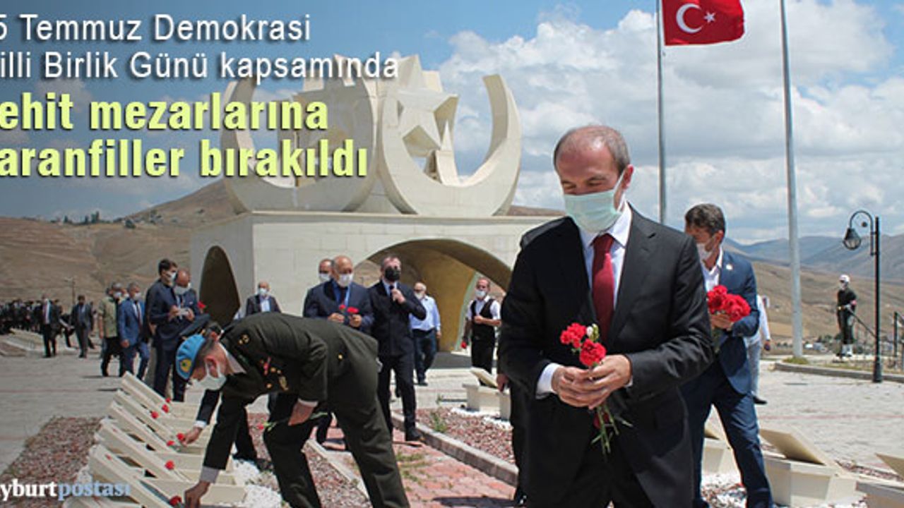 Bayburt'ta Şehit mezarlarına karanfiller bırakıldı