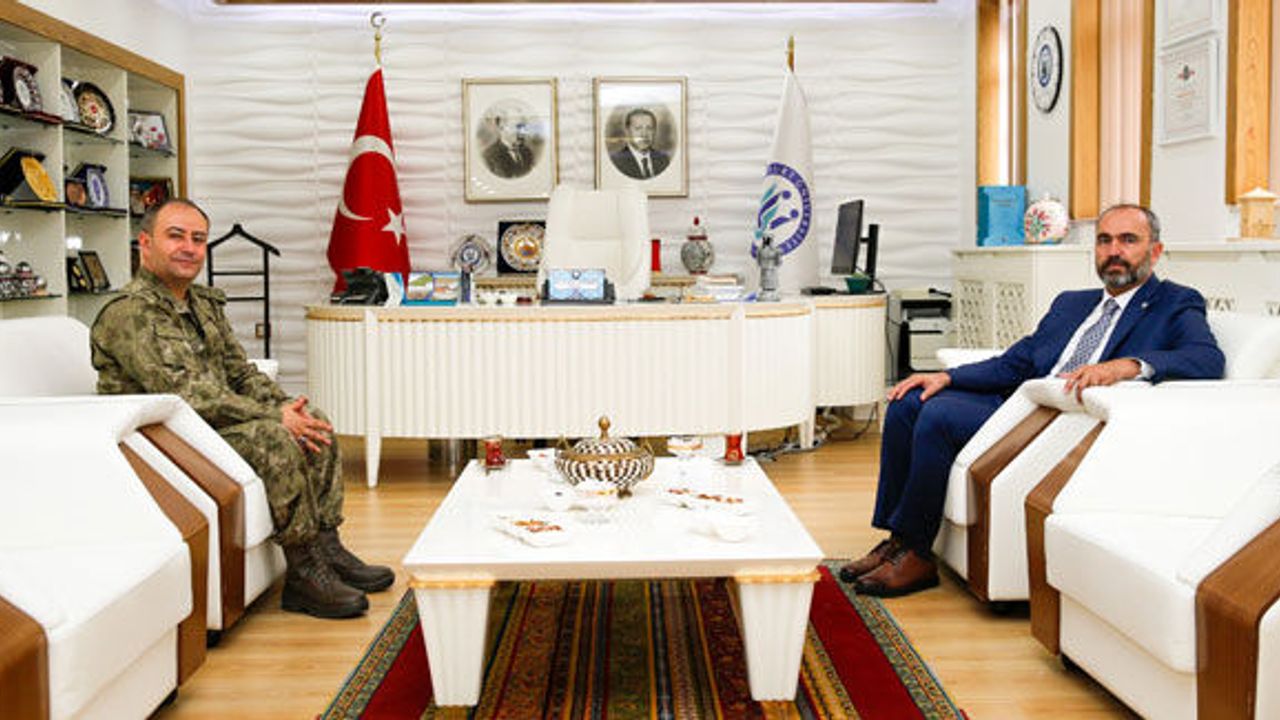 Garnizon Komutanı Tosun'dan, Rektör Türkmen'e Ziyaret
