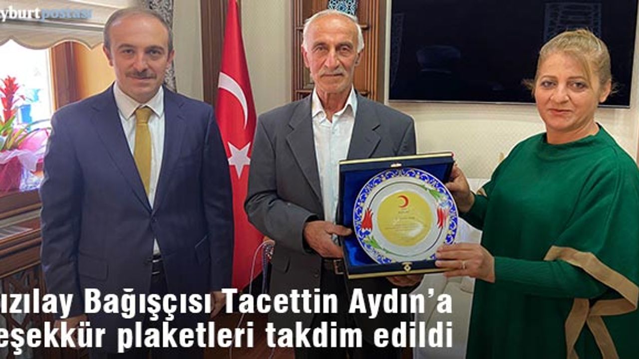 Kızılay Bağışçısı Tacettin Aydın'a teşekkür plaketi