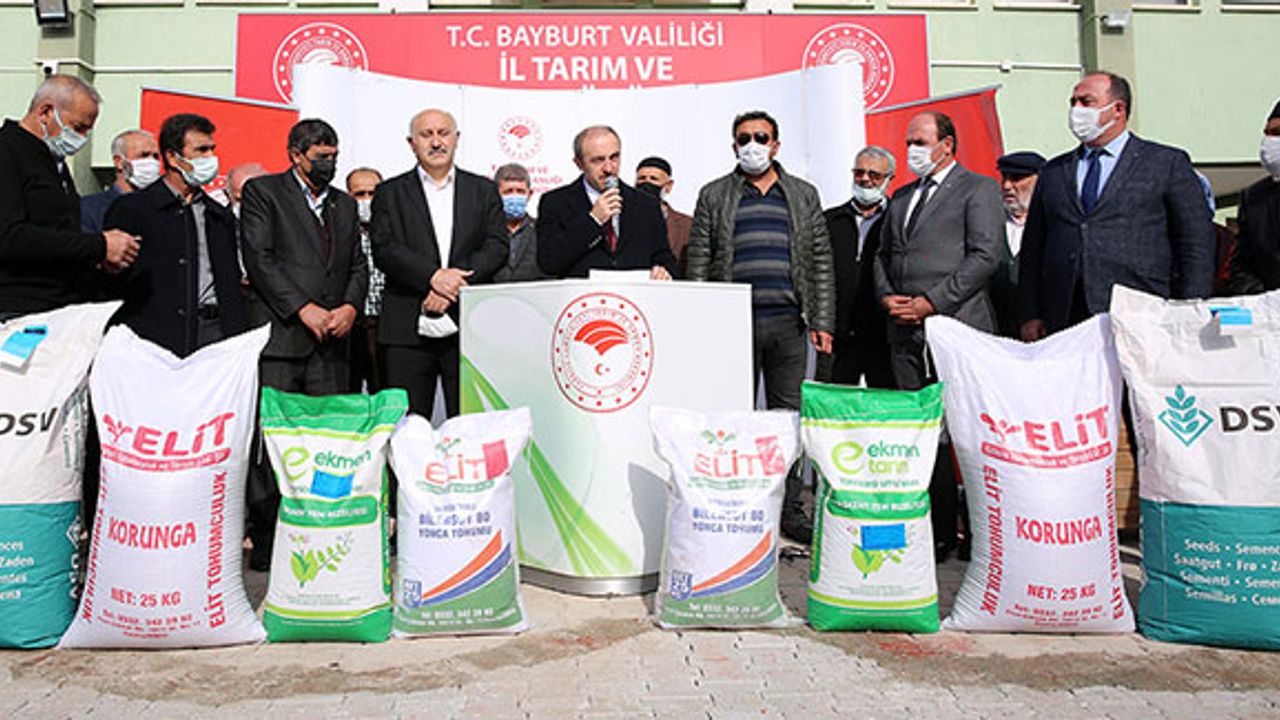 Bayburt'ta çiftçilere hibe destekli tohum dağıtıldı