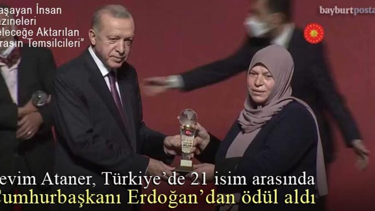 Ehram Dokuma Ustası Sevim Ataner'e, Cumhurbaşkanı Erdoğan'dan Ödül