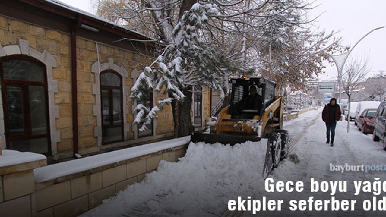 Bayburt'ta kar gece boyu yağdı, ekipler seferber oldu!