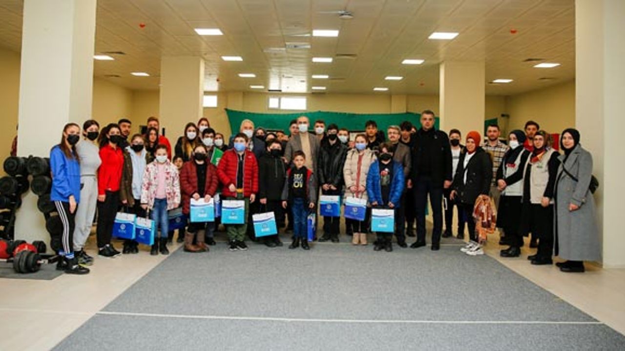 İHH İnsani Yardım Vakfı çocukları Bayburt Üniversitesi'nde