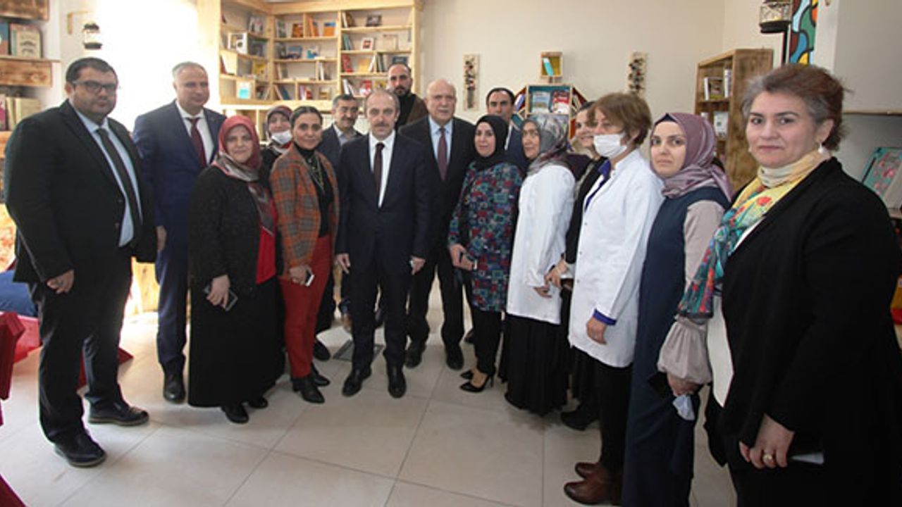 Bayburt Halk Eğitim Merkezi'ne Geri Dönüşüm Kütüphanesi