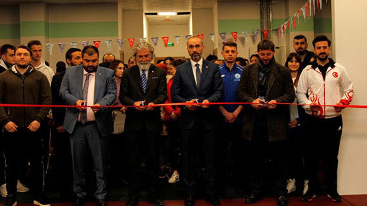 Bayburt Üniversitesi'nde yeni spor salonları hizmete girdi