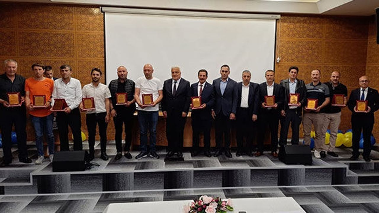 Bayburt'ta servis şoförlerine teşekkür plaketi