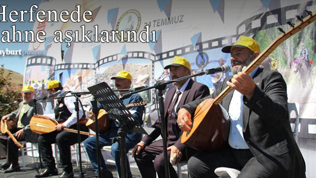 Bayburt'ta herfenede aşıklar sahne aldı