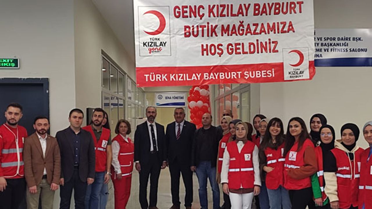 Genç Kızılay, Bayburt Üniversitesi'nde Butik Mağaza açtı