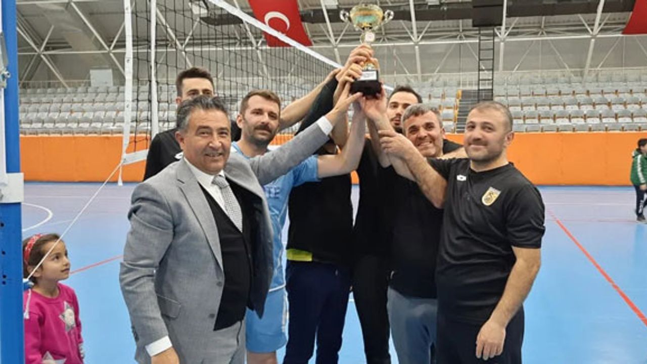 Bayburt'ta Öğretmenler Arası Voleybol Turnuvası
